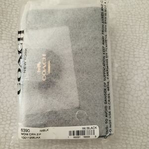 Coach Medium Corner Zip Wallet